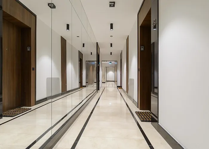 Premium Apartments With Free Parking & Balcony Mennica Residence