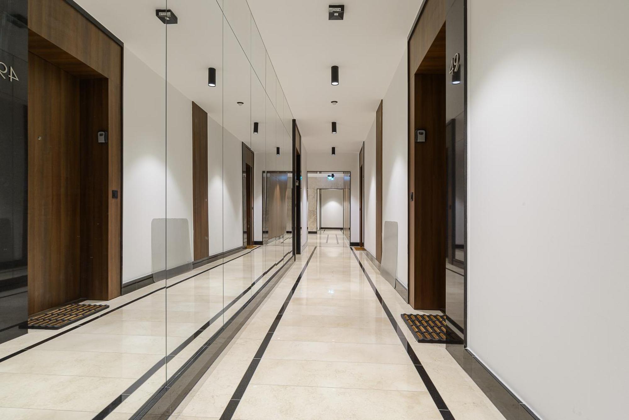 Premium With Free Parking & Balcony Mennica Apartment