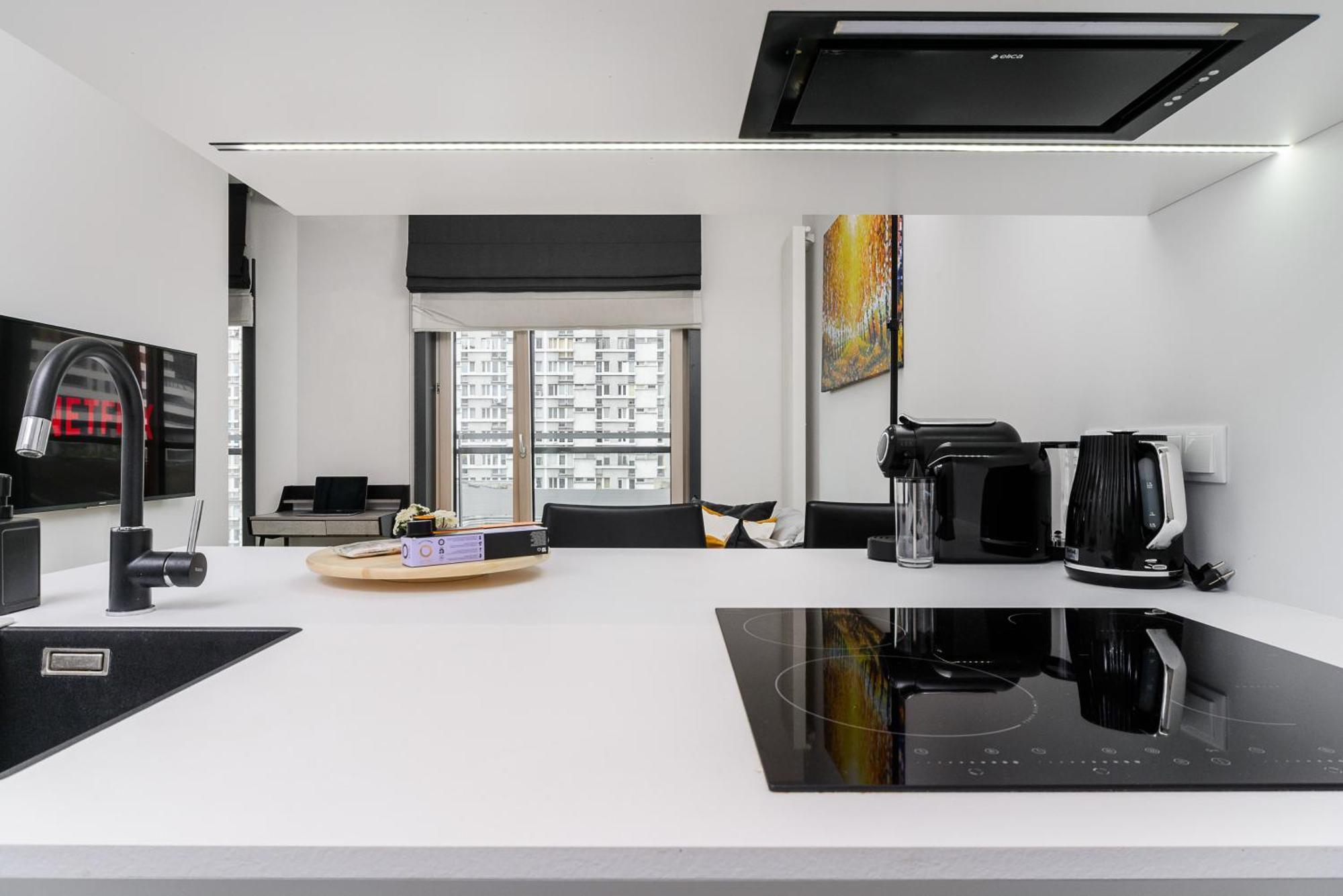 Premium With Free Parking & Balcony Mennica Warsaw