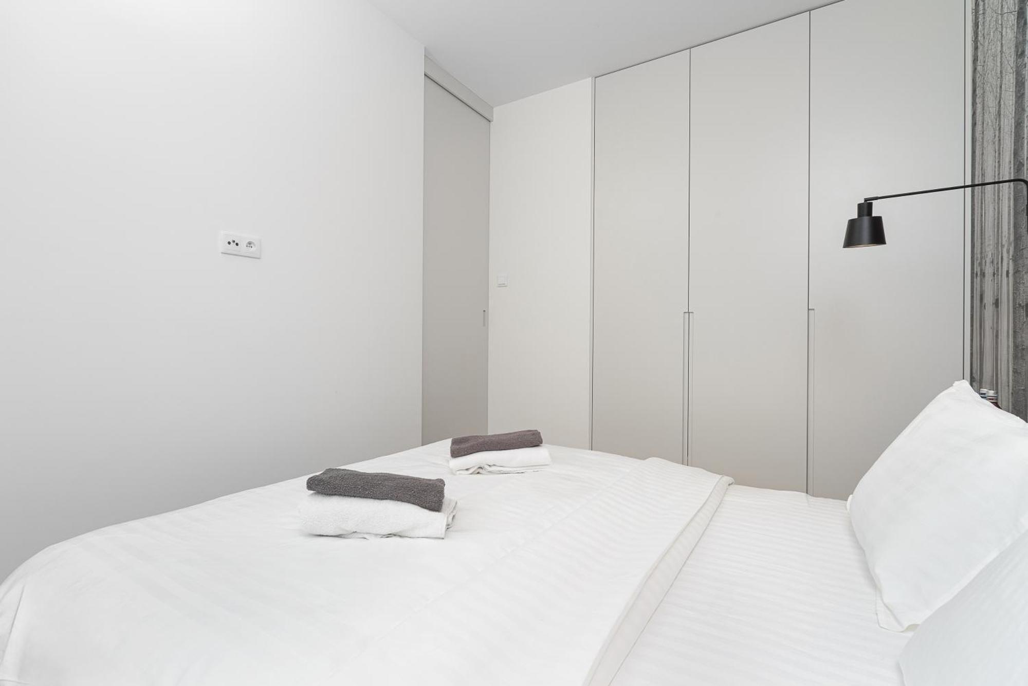 Premium With Free Parking & Balcony Mennica