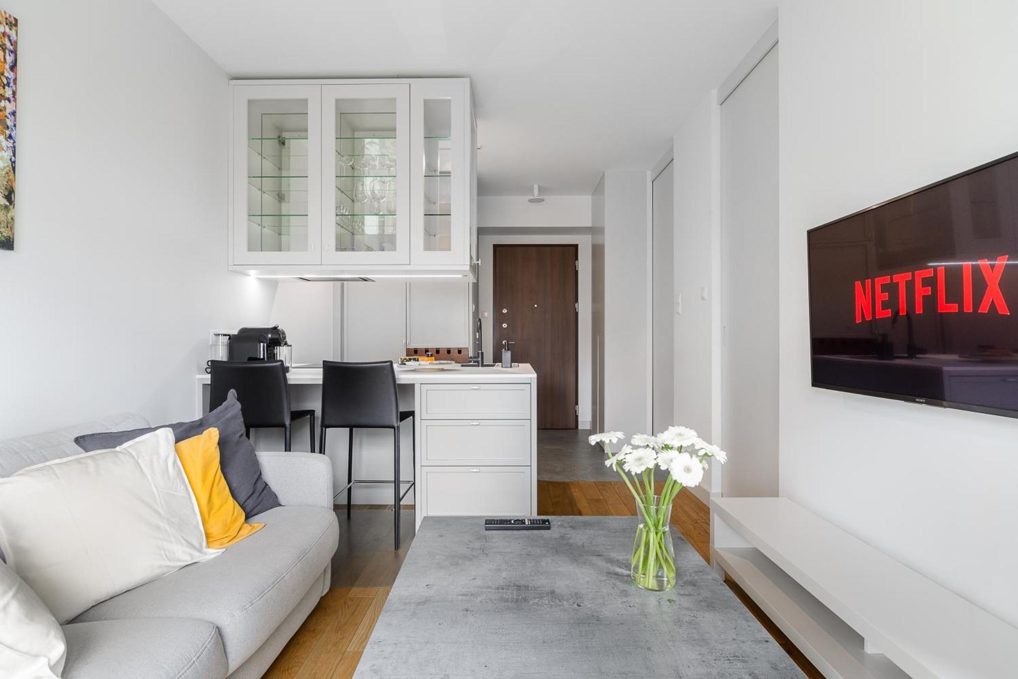 Premium With Free Parking & Balcony Mennica Apartment Warsaw